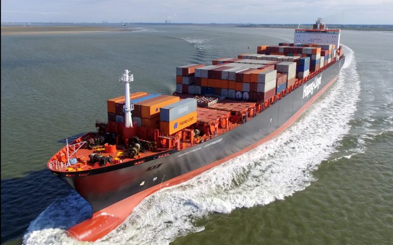 Abfahrt Containerschiff