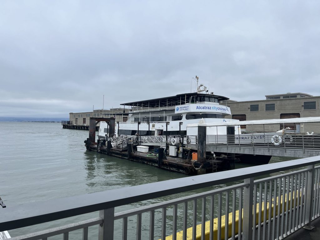 Schiff für Überfahrt